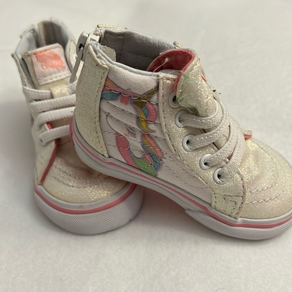 Toddler/zip shoe sneaker
